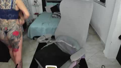 Snapshot of violetacrow chatting on March 15, 5:24 am Violeta online show from March 15, 5:24 am