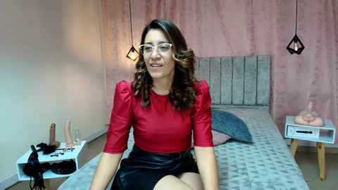 VIOLETA online show from January 3, 12:30 pm