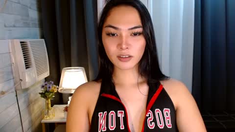 violet online show from December 7, 12:45 pm