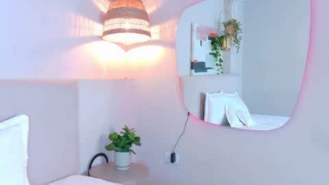 Snapshot of violetbloomm chatting on June 4, 7:31 pm Violet online show from June 4, 7:31 pm
