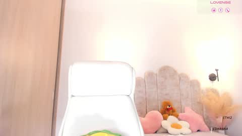 Snapshot of violeth___ chatting on January 30, 11:22 am violeth___ online show from January 30, 11:22 am