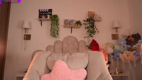 Snapshot of violeth___ chatting on February 12, 1:06 pm violeth___ online show from February 12, 1:06 pm