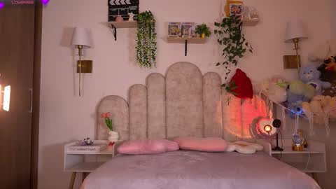 Snapshot of violeth___ chatting on February 13, 1:07 pm violeth___ online show from February 13, 1:07 pm