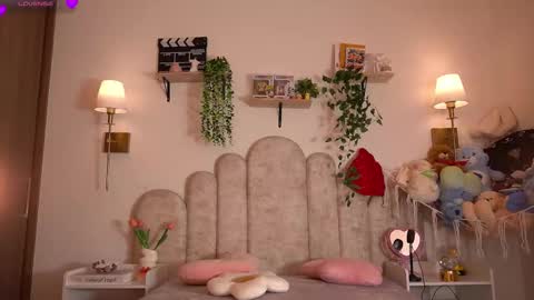 Snapshot of violeth___ chatting on February 17, 1:18 pm violeth___ online show from February 17, 1:18 pm