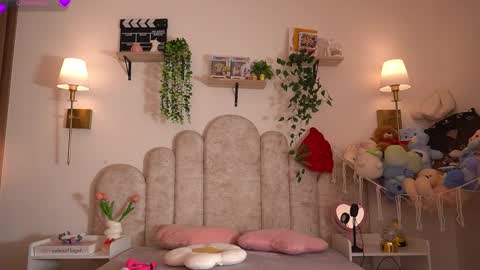 Snapshot of violeth___ chatting on February 18, 1:07 pm violeth___ online show from February 18, 1:07 pm