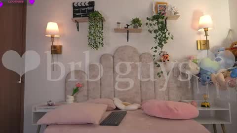 Snapshot of violeth___ chatting on March 27, 1:00 pm violeth___ online show from March 27, 1:00 pm