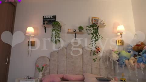 Snapshot of violeth___ chatting on April 7, 1:22 pm violeth___ online show from April 7, 1:22 pm