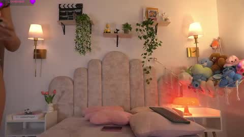 Snapshot of violeth___ chatting on April 13, 1:16 pm violeth___ online show from April 13, 1:16 pm