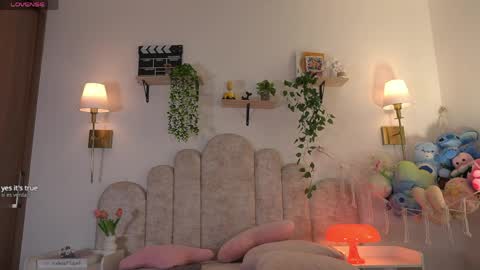Snapshot of violeth___ chatting on April 15, 1:07 pm violeth___ online show from April 15, 1:07 pm
