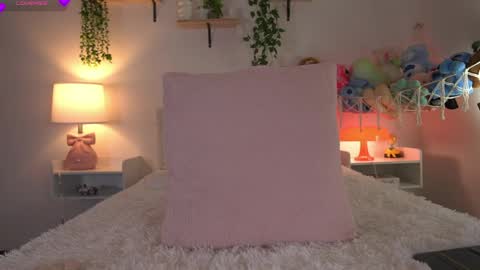 Snapshot of violeth___ chatting on May 18, 12:44 pm violeth___ online show from May 18, 12:44 pm