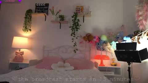 Snapshot of violeth___ chatting on May 19, 11:38 am violeth___ online show from May 19, 11:38 am