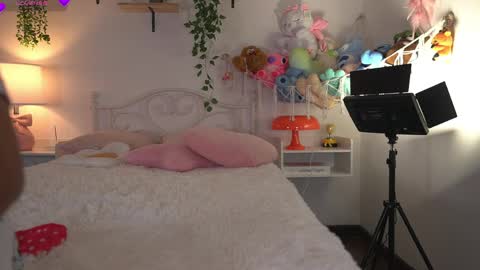 Snapshot of violeth___ chatting on May 21, 12:01 pm violeth___ online show from May 21, 12:01 pm