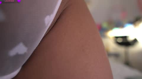 Snapshot of violeth___ chatting on May 25, 11:16 am violeth___ online show from May 25, 11:16 am