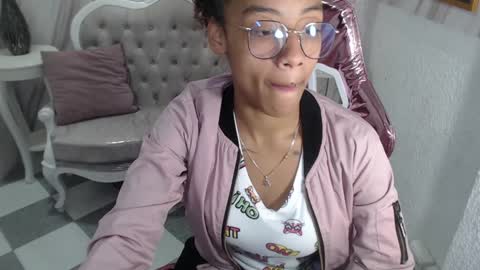 violeth_b online show from December 19, 12:45 pm