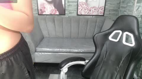 violeth_b online show from October 4, 1:20 pm