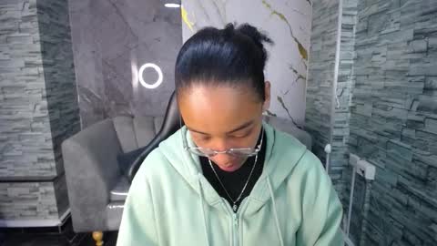 violeth_b online show from October 13, 12:49 pm