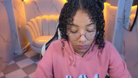 Snapshot of violeth_b chatting on February 17, 12:45 pm violeth_b online show from February 17, 12:45 pm