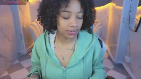 Snapshot of violeth_b chatting on February 18, 12:56 pm violeth_b online show from February 18, 12:56 pm