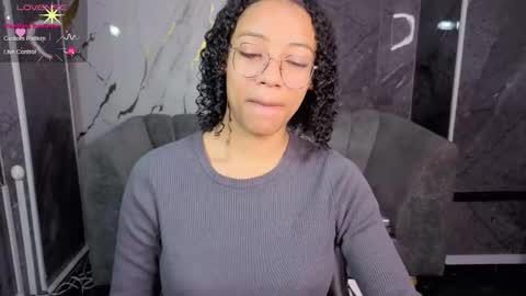 Snapshot of violeth_b chatting on February 21, 12:50 pm violeth_b online show from February 21, 12:50 pm