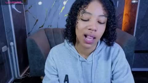 Snapshot of violeth_b chatting on February 25, 12:59 pm violeth_b online show from February 25, 12:59 pm