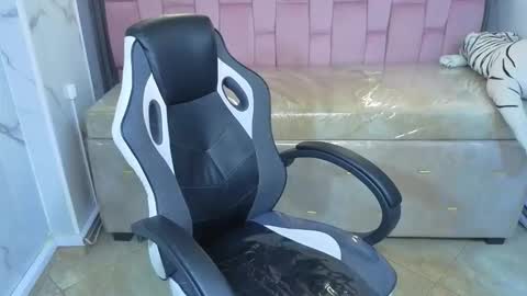 Snapshot of violeth_b chatting on March 3, 12:44 pm violeth_b online show from March 3, 12:44 pm