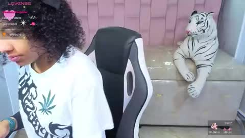 Snapshot of violeth_b chatting on March 4, 12:55 pm violeth_b online show from March 4, 12:55 pm