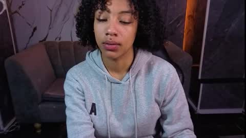 Snapshot of violeth_b chatting on March 14, 1:05 pm violeth_b online show from March 14, 1:05 pm