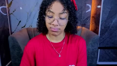 Snapshot of violeth_b chatting on March 18, 12:52 pm violeth_b online show from March 18, 12:52 pm