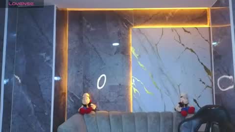 violeth_b online show from July 14, 12:55 pm