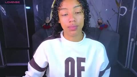violeth_b online show from July 25, 12:58 pm