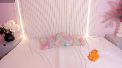 violethall2 online show from March 24, 9:42 pm