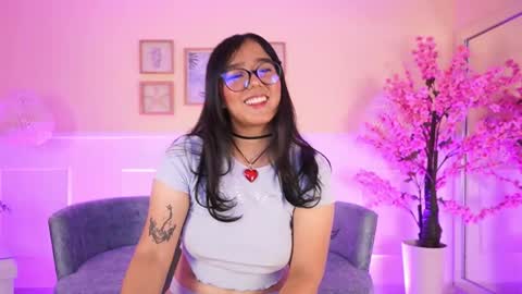 violetjonesx online show from May 20, 11:38 am