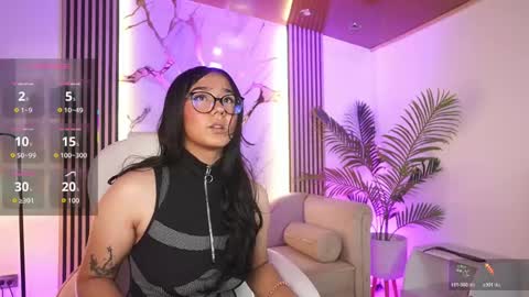 violetjonesx online show from May 29, 11:41 am