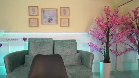 violetjonesx online show from June 4, 11:38 am
