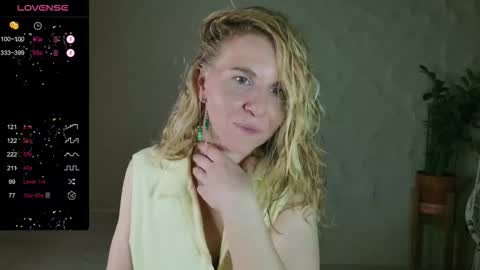 Snapshot of violetplath chatting on November 15, 10:37 pm Violet next stream December 6 online show from November 15, 10:37 pm