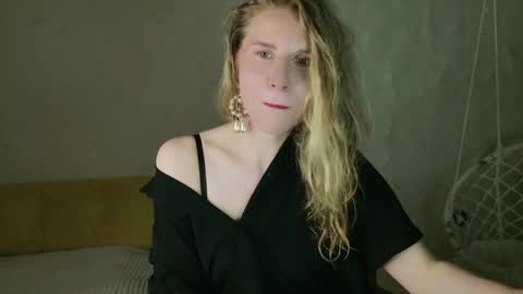 Snapshot of violetplath chatting on June 7, 10:13 pm Violet next stream December 6 online show from June 7, 10:13 pm