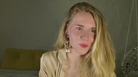 Snapshot of violetplath chatting on June 14, 10:23 pm Violet next stream December 6 online show from June 14, 10:23 pm