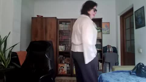 Snapshot of violetpulse chatting on March 16, 8:40 am violetpulse online show from March 16, 8:40 am