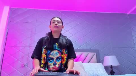 Snapshot of violetrousse chatting on October 6, 2:47 pm Violet Rousse online show from October 6, 2:47 pm