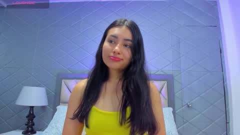 Snapshot of violetrousse chatting on October 27, 2:43 pm Violet Rousse online show from October 27, 2:43 pm