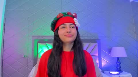 Snapshot of violetrousse chatting on December 1, 4:45 pm Violet Rousse online show from December 1, 4:45 pm