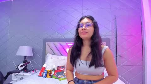 Snapshot of violetrousse chatting on December 4, 4:59 pm Violet Rousse online show from December 4, 4:59 pm