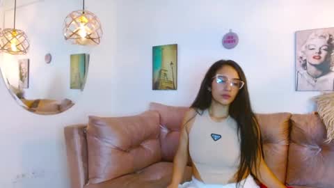 Snapshot of violetsweet_cs chatting on February 4, 7:07 am violetsweet_cs online show from February 4, 7:07 am