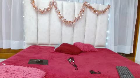 Snapshot of violetsweet_cs chatting on February 7, 6:56 am violetsweet_cs online show from February 7, 6:56 am