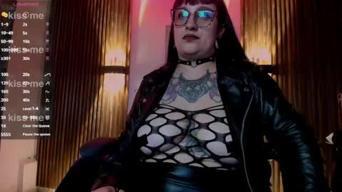 Snapshot of violett_8 chatting on June 1, 10:11 pm violett_8 online show from June 1, 10:11 pm