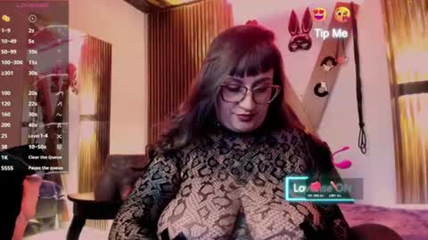Snapshot of violett_8 chatting on June 19, 5:56 am violett_8 online show from June 19, 5:56 am