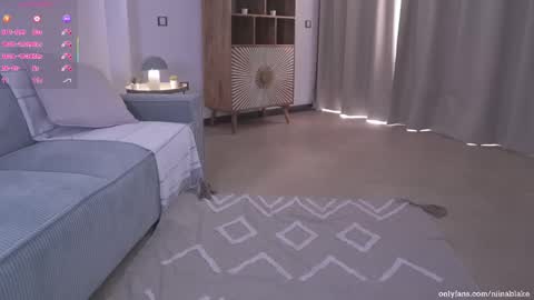 Snapshot of violett_bray chatting on March 11, 4:02 pm Ig violett bray online show from March 11, 4:02 pm