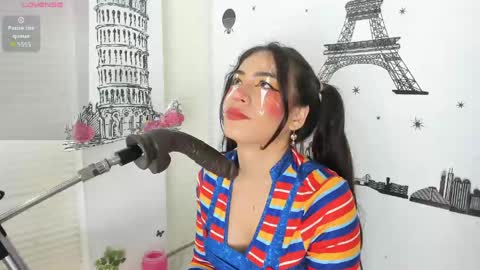 Snapshot of violett_collinss chatting on June 1, 5:53 am violett_collinss online show from June 1, 5:53 am
