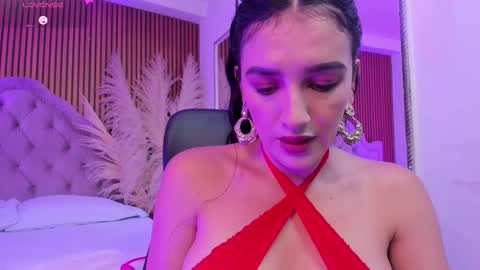 Snapshot of violett_hott_ chatting on February 13, 1:29 pm violett_hott_ online show from February 13, 1:29 pm