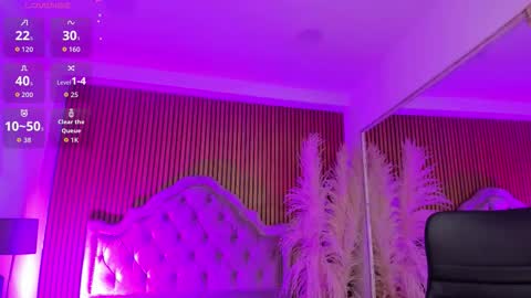 Snapshot of violett_hott_ chatting on February 19, 2:02 pm violett_hott_ online show from February 19, 2:02 pm